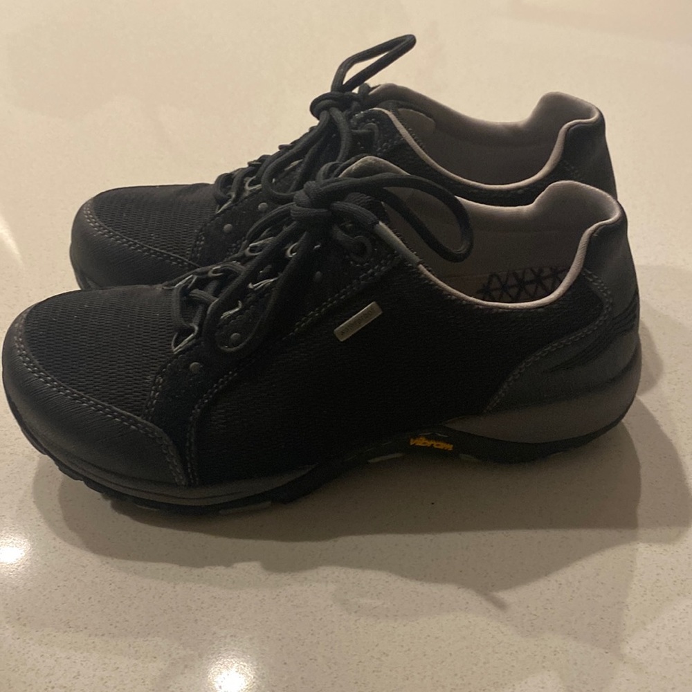 Womens size 37 ( 7 ) Dansko Peggy